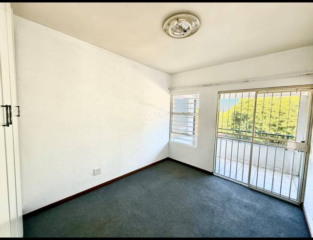 2 BEDROOM APARTMENT TO LET IN WINDSOR EAST